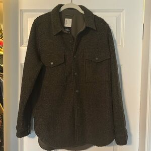 Vuori Women’s Shirt Jacket Teddy Bear fleece SZ-M